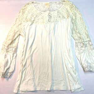 Delicate Embroidered  /Flare Sleeve Top